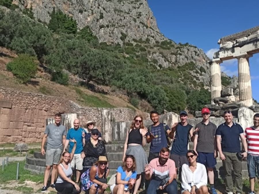 Delfos: tour de día completo con audioguía en realidad virtual desde Atenas