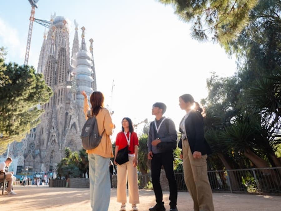 Gaudí Houses & Sagrada Família: Barcelona Full-Day Tour