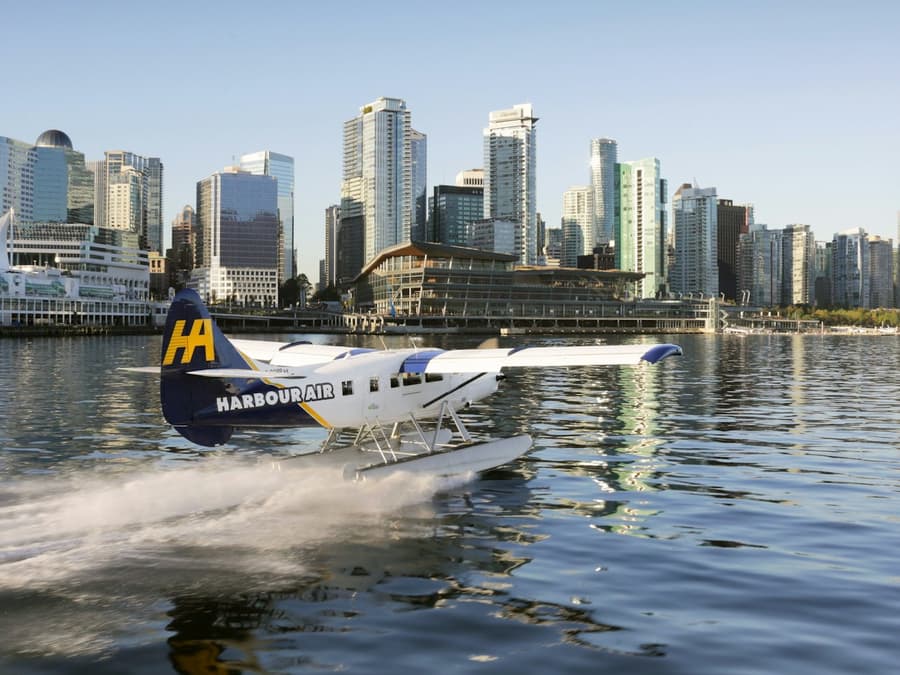 Vancouver: Extended Scenic Seaplane Tour - City, Mountains & Islands