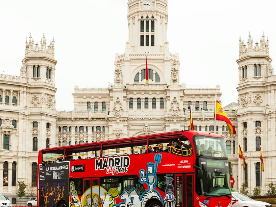 Hop-on Hop-off Bus Madrid + Bernabeu Tour & Museum