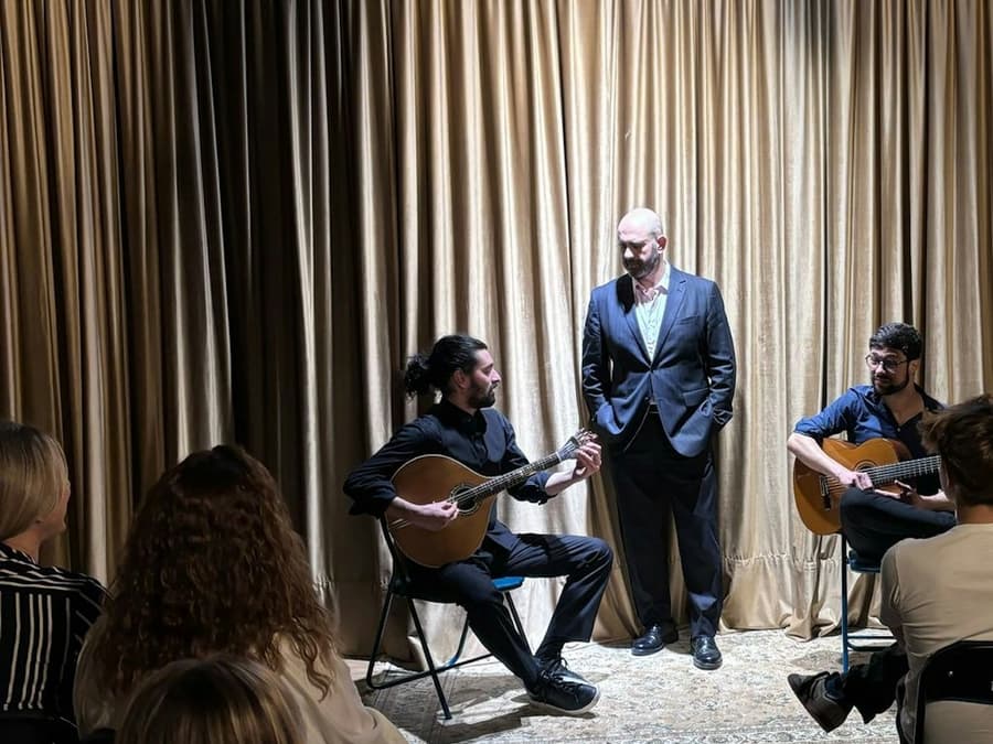 Lisbon: Live Fado Show with Port Wine