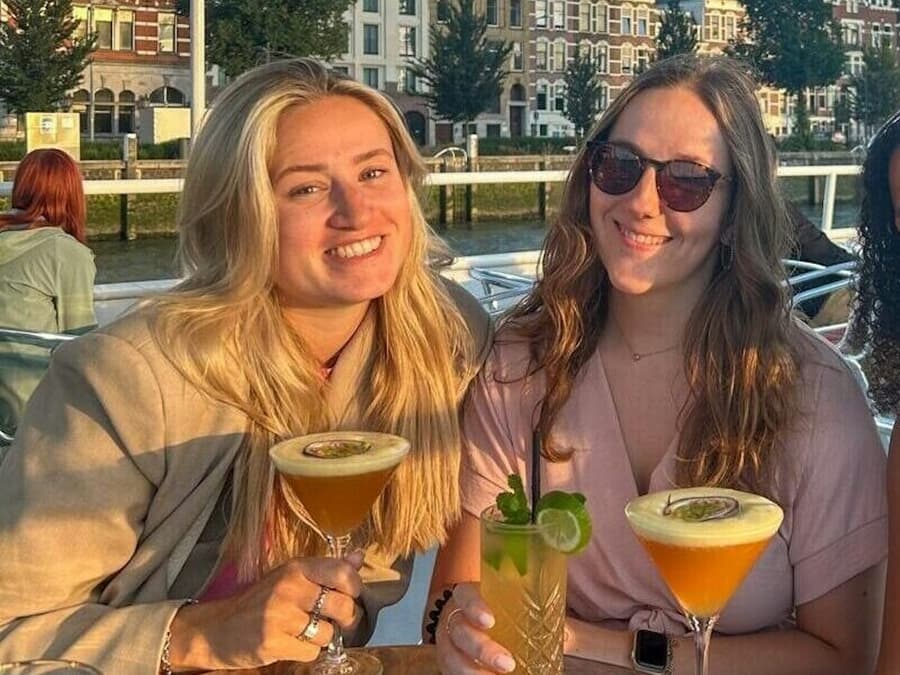 Rotterdam: Boat Cruise + Snacks & Cocktails