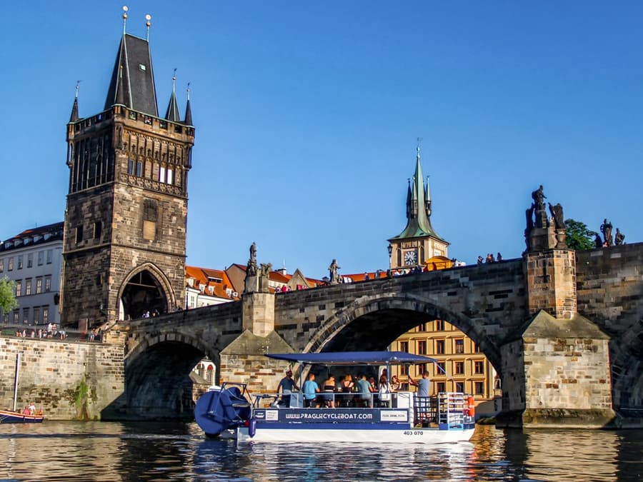 Tour en vaixell pel riu a Praga amb cervesa il·limitada