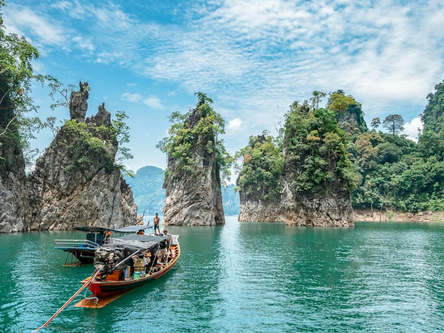 Cheow Larn Lake: Guided Tour from Khaolak + Bamboo Raft Ride + Lunch