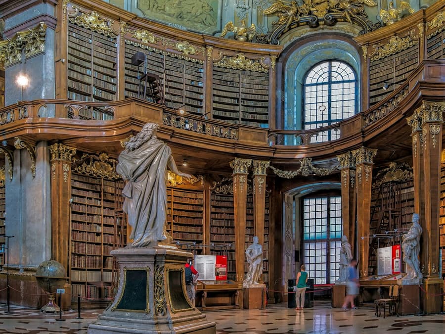 Austria: National Library Tour in Spanish