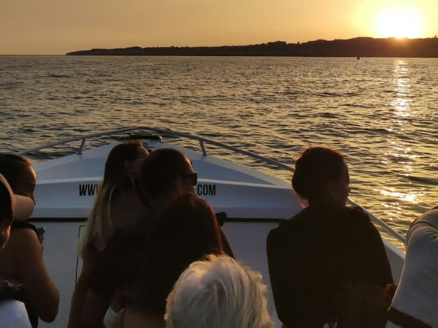Benagil Caves: Sunset Boat Tour from Armação de Pêra