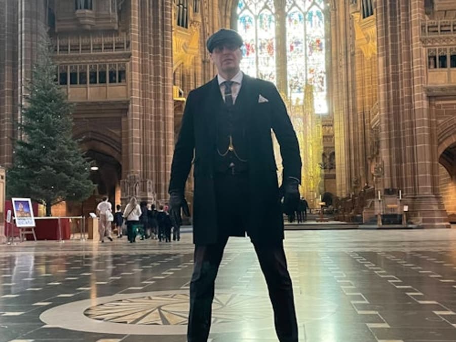 Liverpool: Guided Peaky Blinders Sites Tour + 48-Hr Hop-on Hop-off Bus Pass