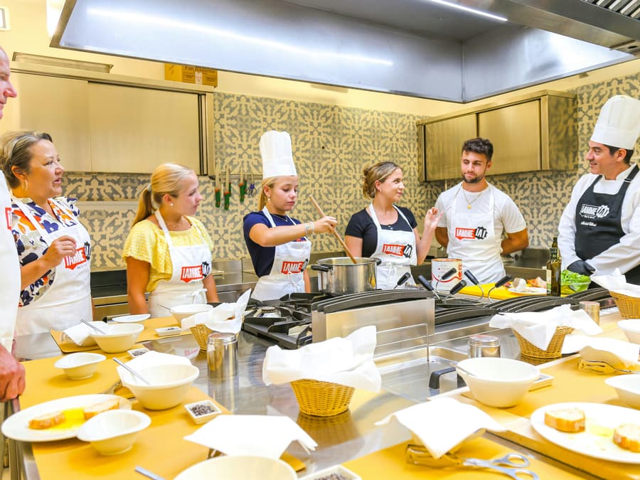 Sorrento Cooking Class with Lunch & Drinks