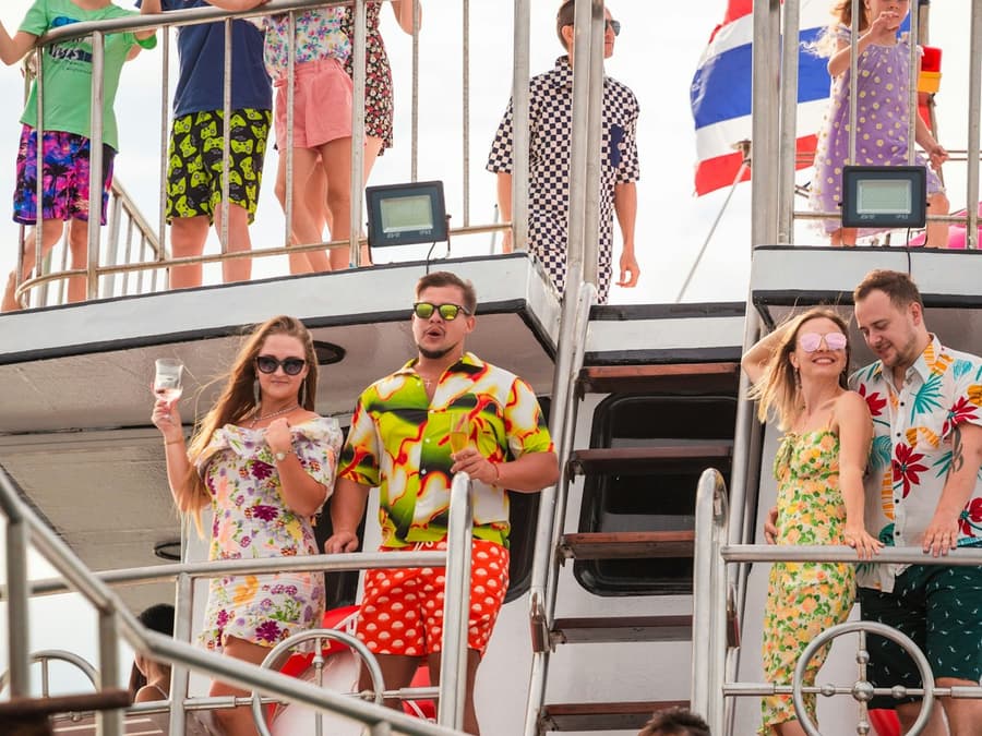 Promthep & Krating Cape: Sunset Cruise + Dinner + Drink + Transfers