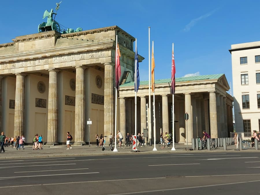 Berlin: The Wall Small-Group Guided Tour in English