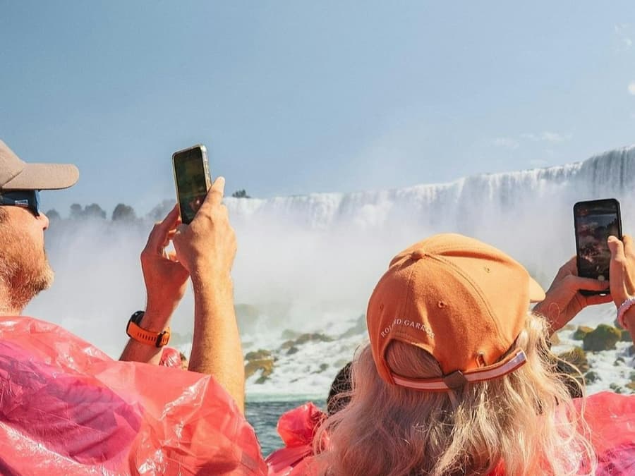 Niagara Falls (CA): Boat Cruise + Journey Behind the Falls + Guided Walking Tour