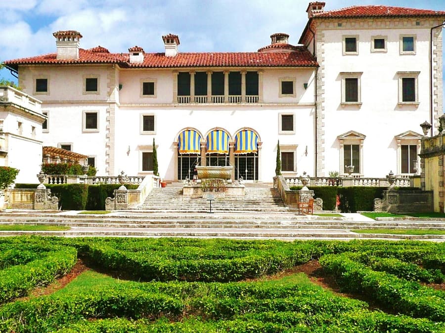Vizcaya Museum & Gardens: Entry Ticket + Transport