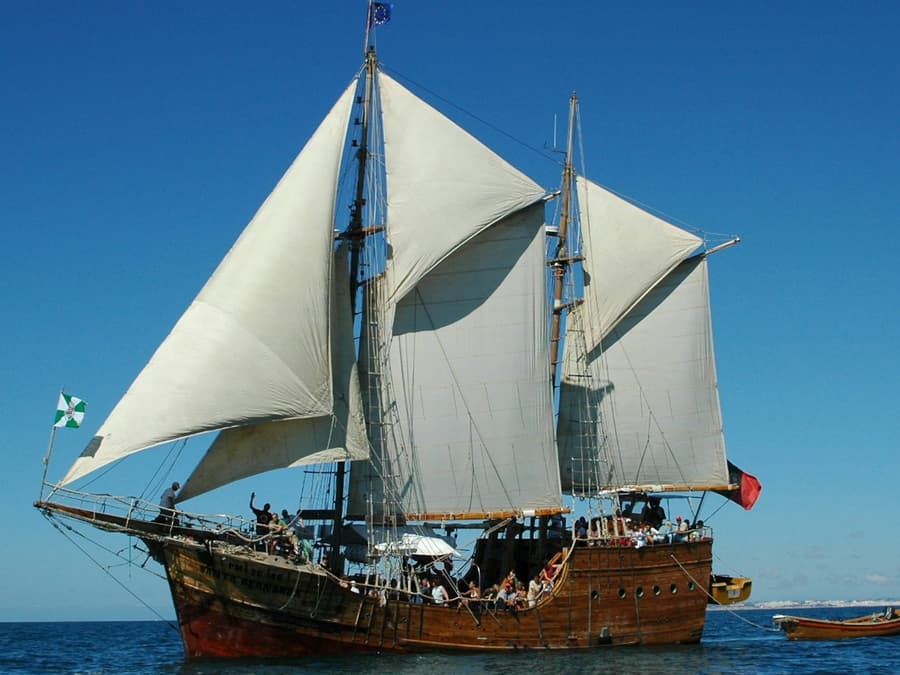Lagos: Pirate Ship Afternoon Caves Cruise