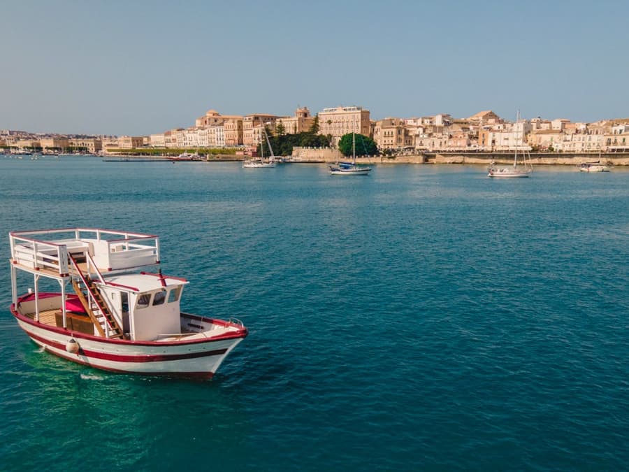 From Syracuse: Ortigia Island Boat Tour with Grotto Visit