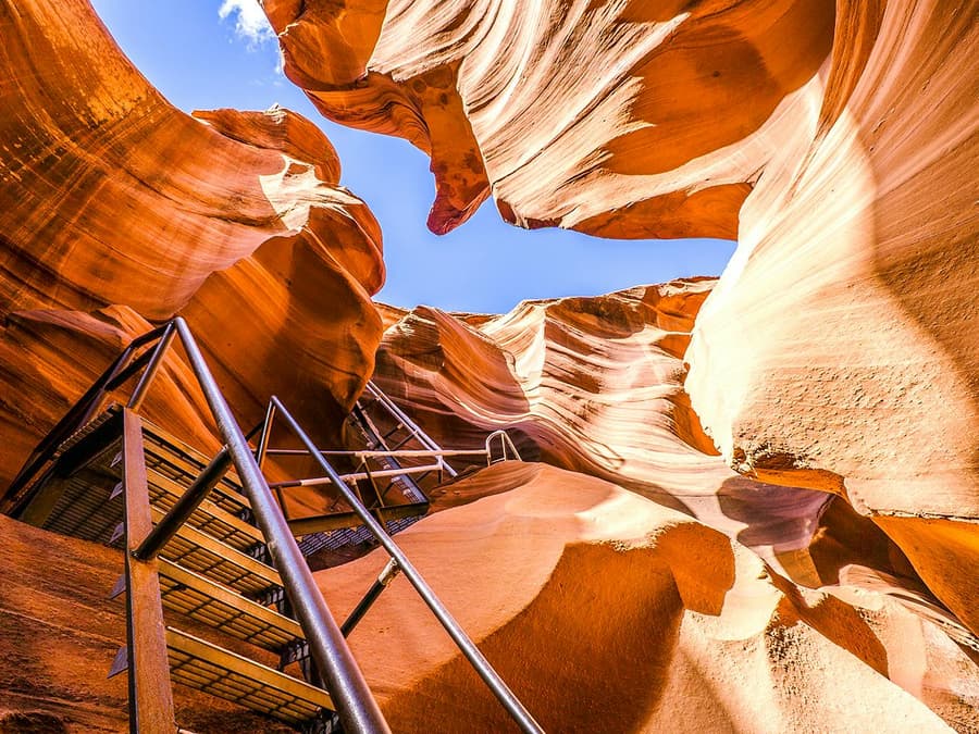 Dixie's Lower Antelope Canyon Tour with Navajo Guide