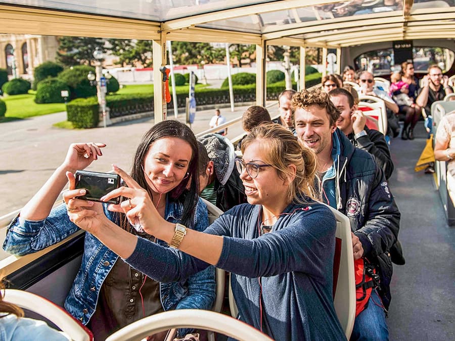 Big Bus: Tour en autobús nocturn de Viena amb guia en directe