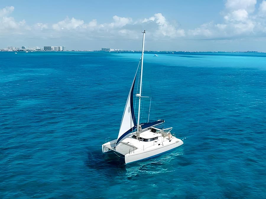 Private Isla Mujeres Catamaran Tour with Open Bar, Snorkelling and Buffet (10+ Guests)