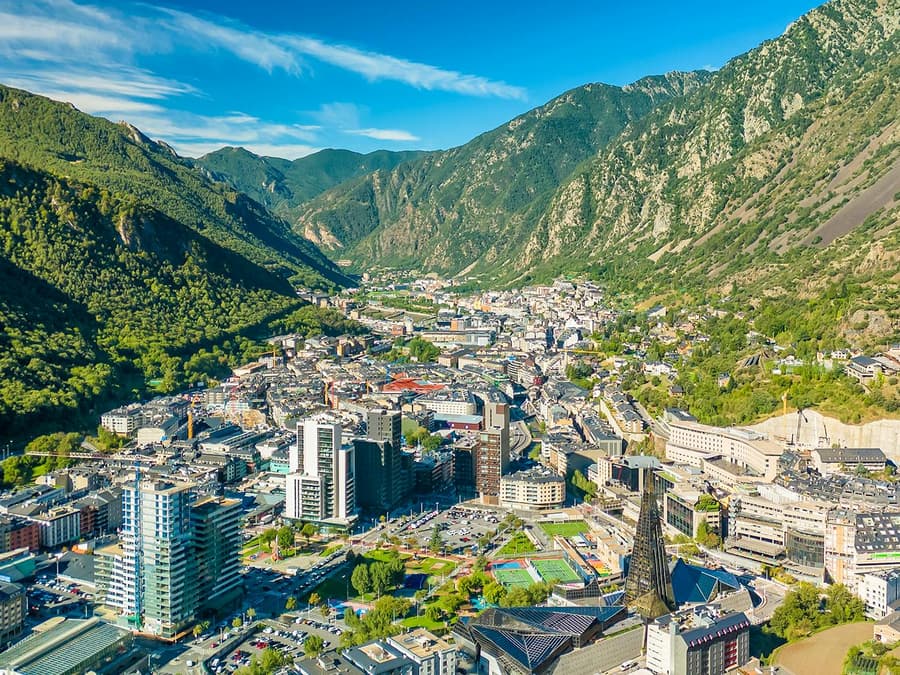 From Barcelona: Guided Day Trip to Andorra, France, and Spain