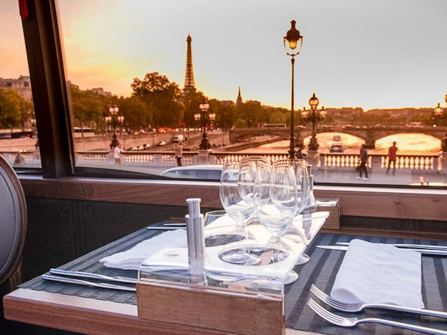Gastronomic Dinner on the Bustronome