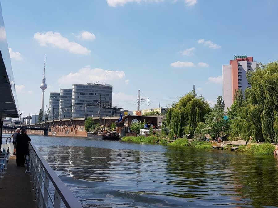 Berlin: 1-Hr Historical Sighseeing Cruise from Friedrichstraße