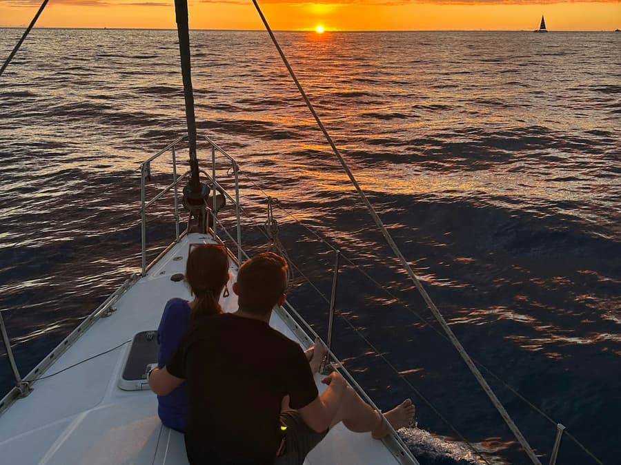 Waikiki: Day & Sunset Sailing Experience
