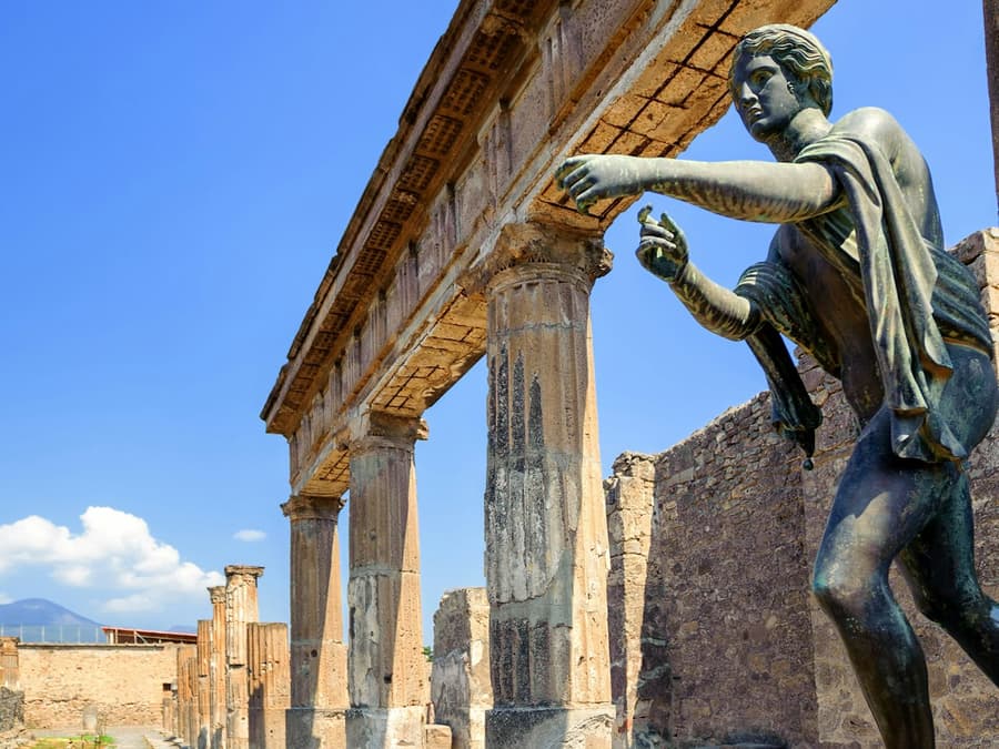 Pompeii & Naples: Day Trip from Rome