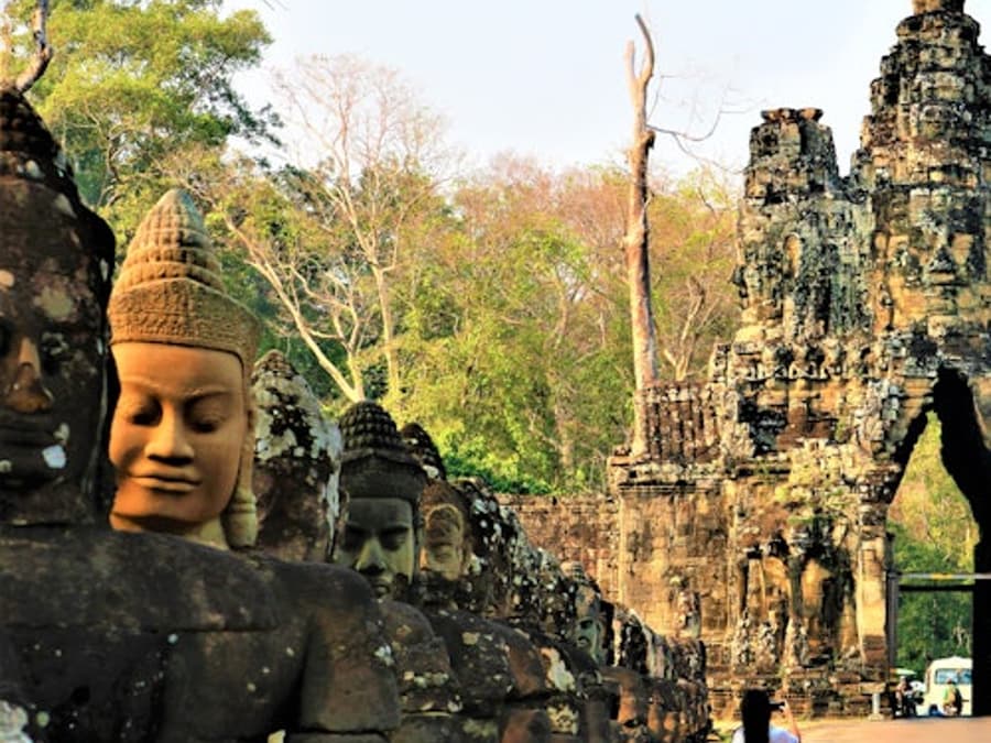 Angkor Wat: Full Day Guided Tour