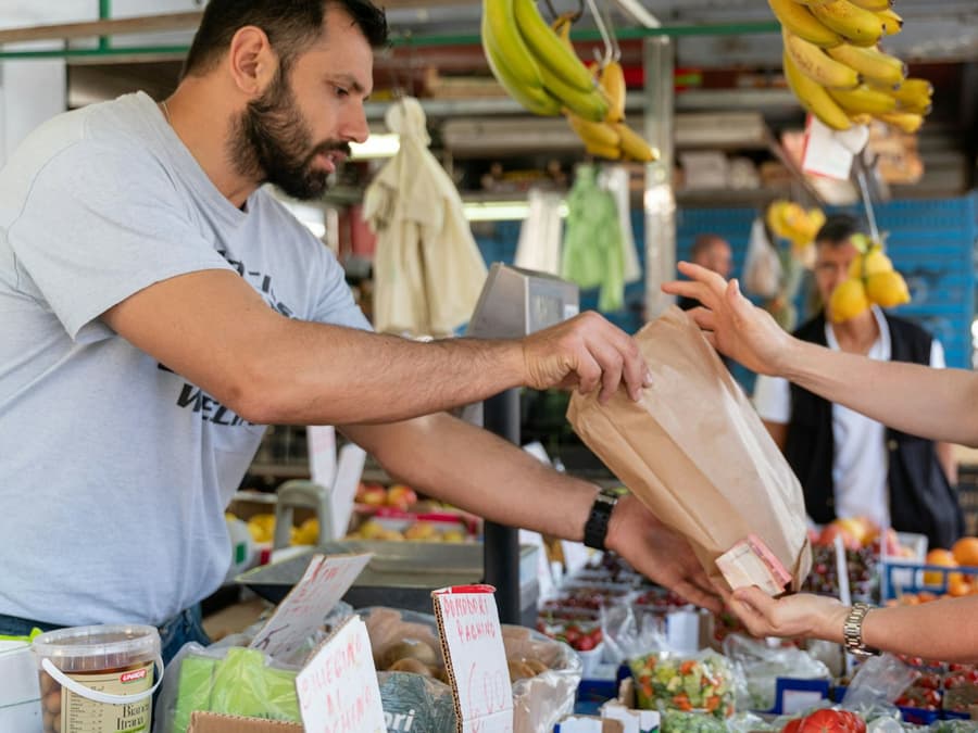 Milan: Market Tour and Dining Experience at a Local’s Home