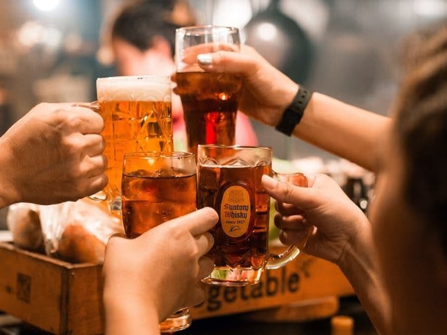 Shinjuku Izakaya Food Walking Tour with 14 Tastings and Drinks
