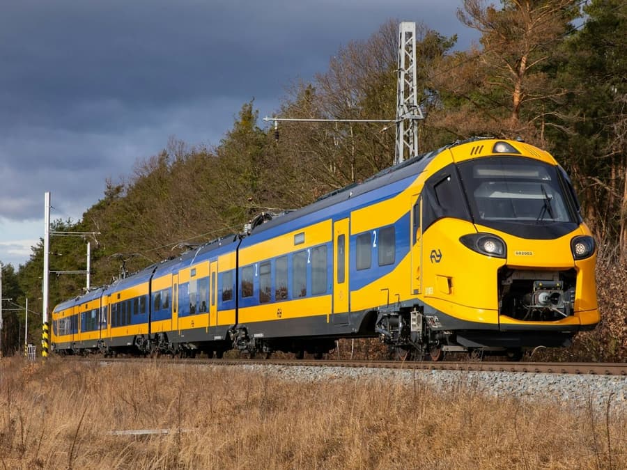 Eindhoven Airport: Train & Bus Transfer To/From Amsterdam