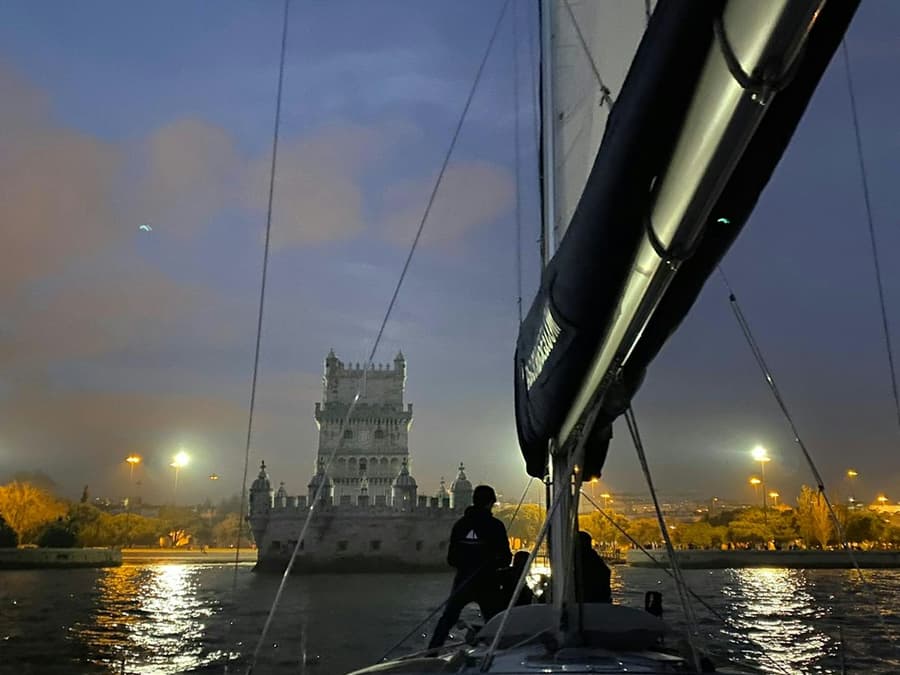 Lisbon: 2-Hour Night Sailing Tour from Belém