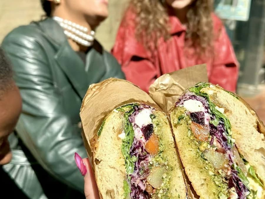 Marseille: Cours Julien Guided Food Tour