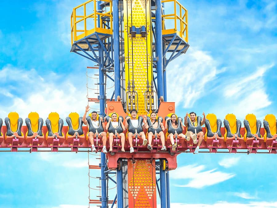 Half-Day VinWonders Pass with Round-Trip Vinpearl Cable Car Tickets