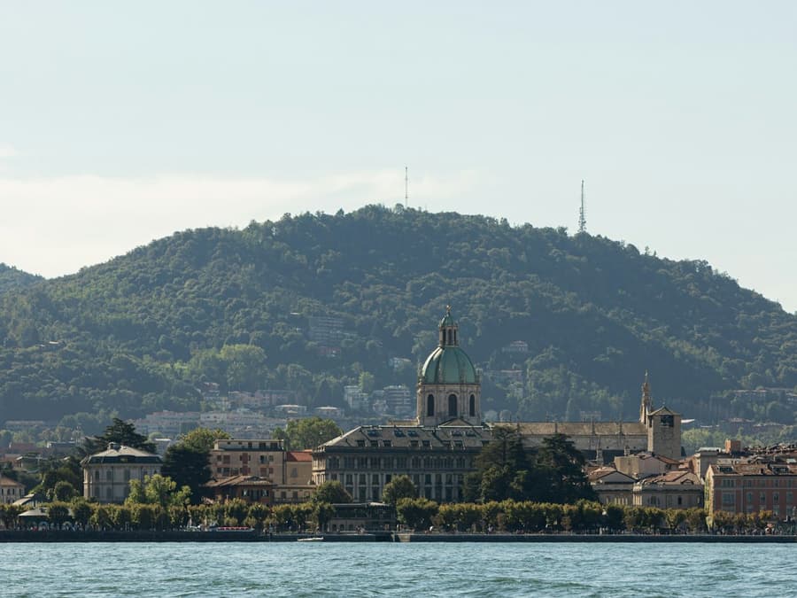 Varenna, Bellagio & Como: Guided Day Tour from Milan