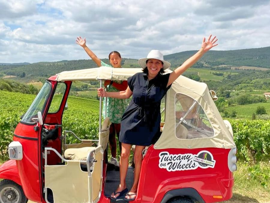Tuscany: Private Guided Tuk Tuk Tour + Picnic + Olive Oil & Wine Tasting