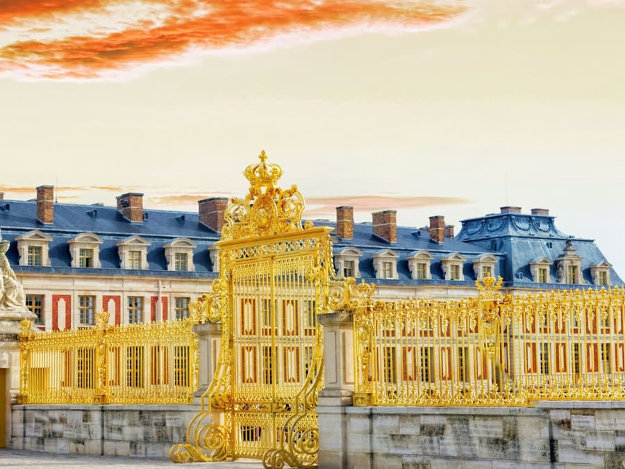 Palace of Versailles & Gardens: Trianon Estate + Guided Tour