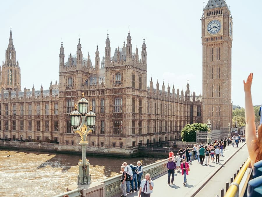 London: Tootbus Hop-on Hop-off Tour + Thames River Cruise