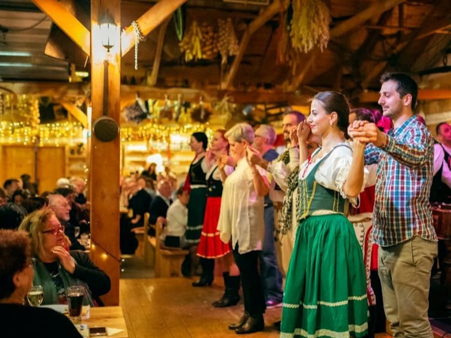 Prague: Traditional Dinner with Folk Show & Unlimited Drinks