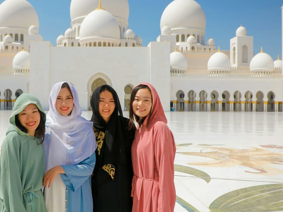 Day Trip from Dubai: Sheikh Zayed Grand Mosque, Qasr Al Watan and Etihad Tower
