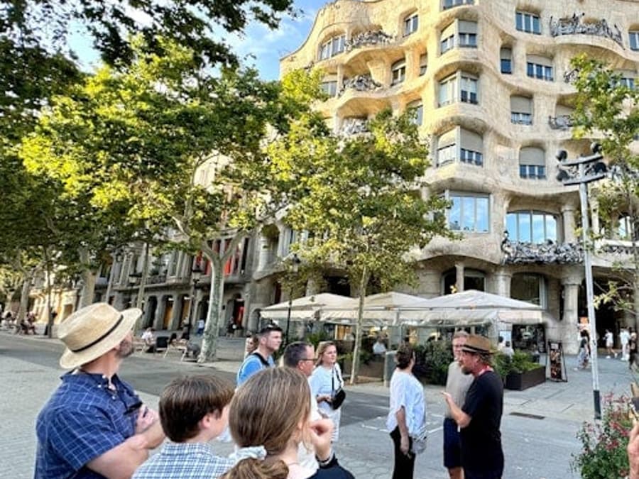 Sagrada Familia & Pedrera (Casa Mila): Small-Group Tour + Cava