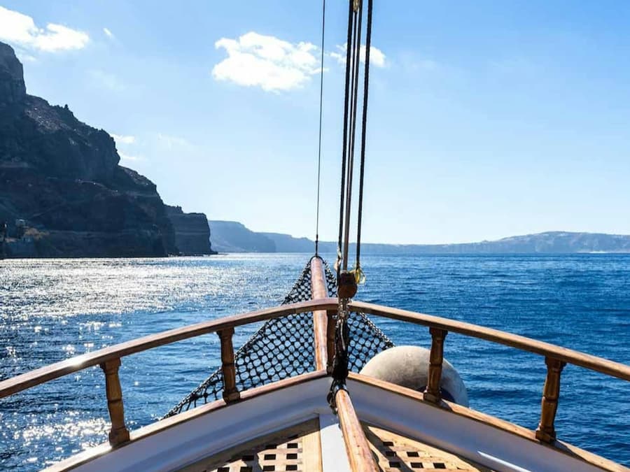Santorini: Guided Volcano and Hot Springs Boat Tour