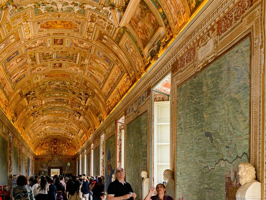 Vatican Museums & St. Peter's Basilica: Fast Track Ticket + Guided Tour