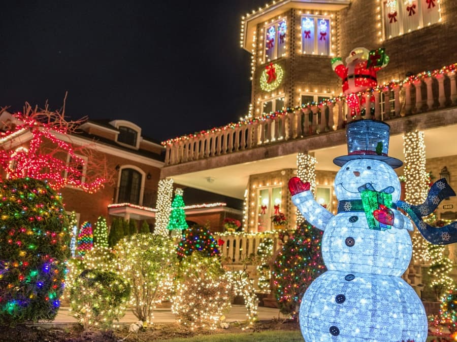 Dyker Heights Luxury Holiday Lights Tour & Hot Cocoa