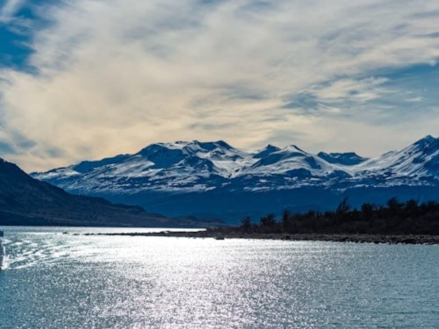 Los Glaciares National Park: Cruise + Roundtrip Transfer from El Calafate + Food