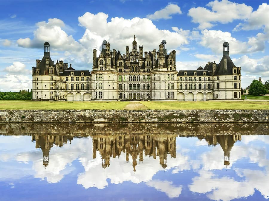 From Paris: All Day Loire Valley Small Group Guided Tour with Entry Tickets