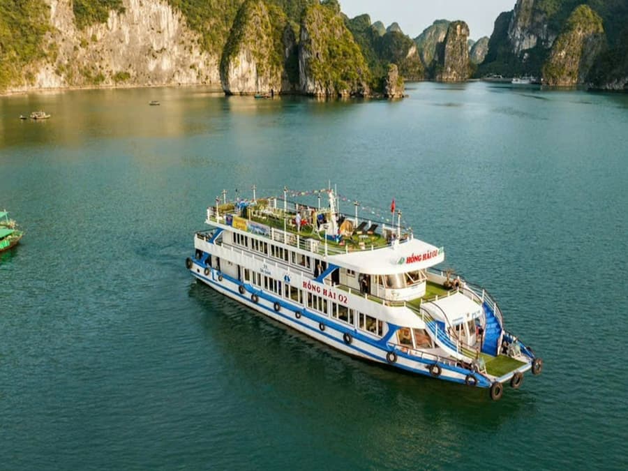 Ha Long Bay: Boat Cruise + Lunch + Snacks + Transfer