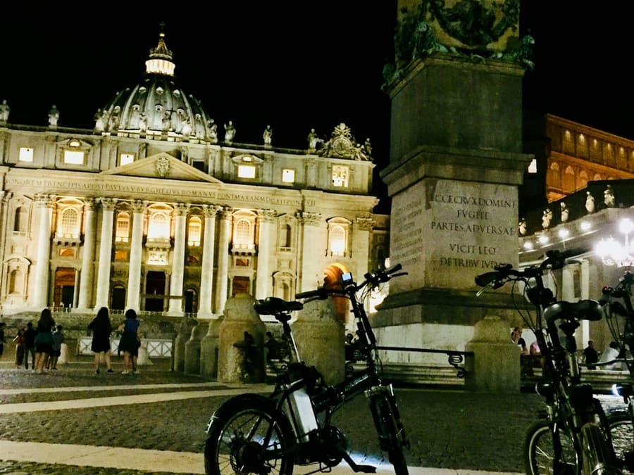 Rome by Night: Guide E-bike Tour z Degustacją Wędlin, Sera i Wina