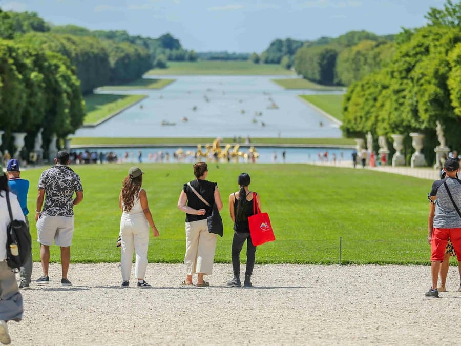 Palace of Versailles & Gardens: Priority Ticket + Guided Tour