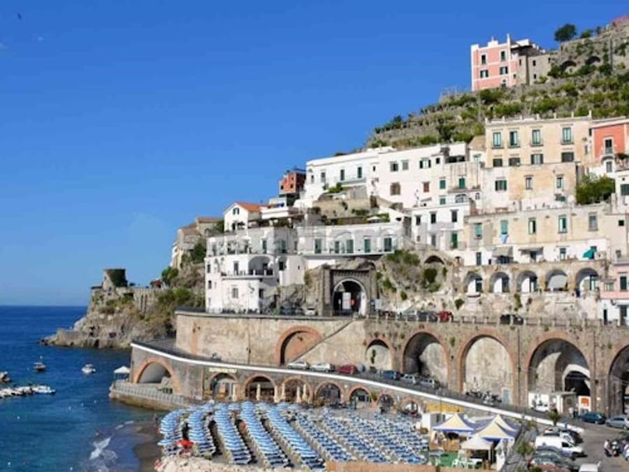 Amalfi Coast & Sorrento: Roundtrip Transport from Naples