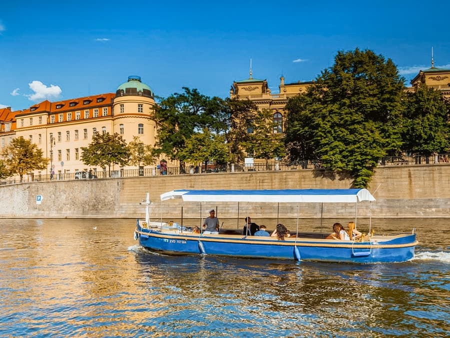 Prague Sightseeing Boat Cruise to Devil's Channel